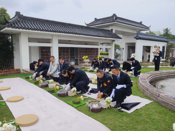 集体生态安葬 (2)